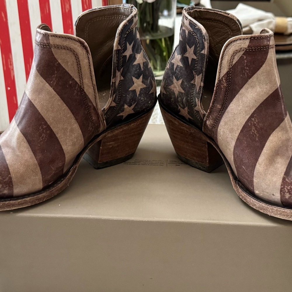 Ariat brand Women's Dixon Patriotic Western Ankle Boots